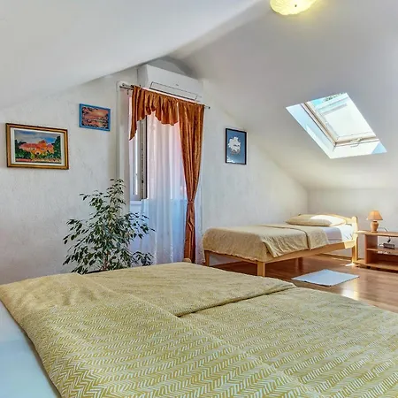 Gorgeous In With Wifi Mali Lošinj