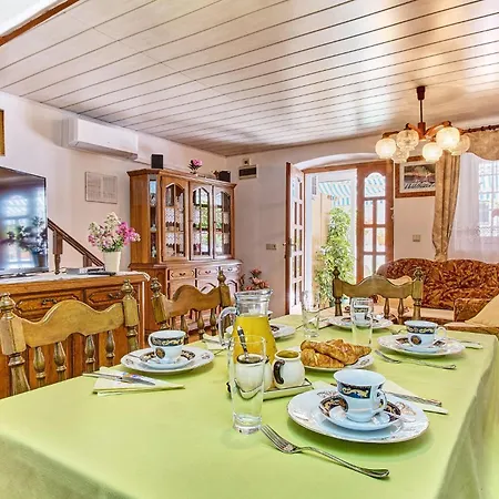 Gorgeous In With Wifi Semesterbostad Mali Lošinj